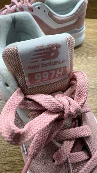 Zapatillas New Balance Rosa y Blanco 997H