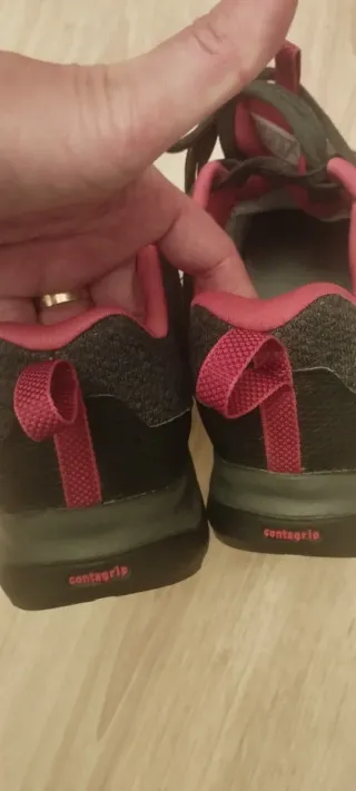 Zapatillas Salomon Negras y Rojas