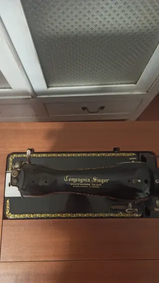 Macchina da cucire Singer d'epoca