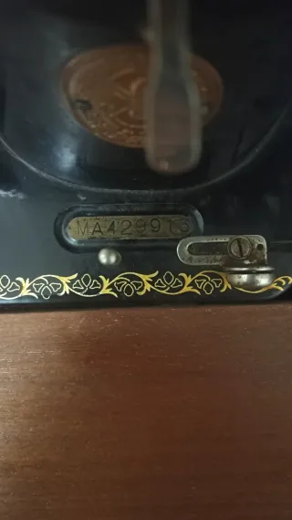 Macchina da cucire Singer d'epoca