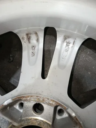 Llanta Mercedes-Benz