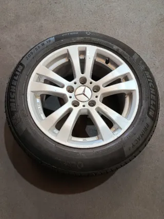 Llanta Mercedes-Benz