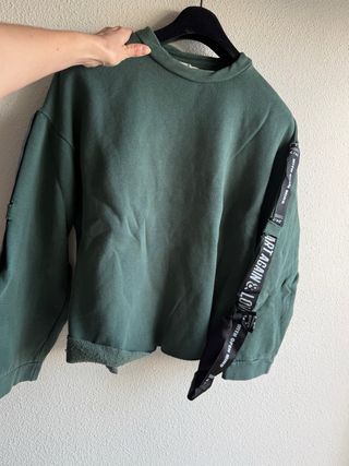 Sudadera Zara verde con cinta negra