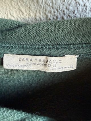 Sudadera Zara verde con cinta negra