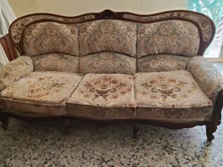 Sofá y 2 sillones antiguos