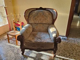 Sofá y 2 sillones antiguos