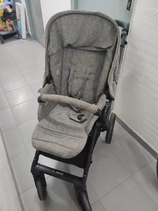 Carro Jane Muum gris con capazo, silla y patín