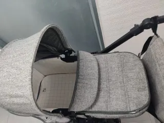 Carro Jane Muum gris con capazo, silla y patín