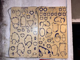 Madera para colgar juntas Vespa y Derbi