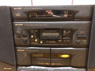 Equipo estéreo SHARP. Doble cassette, triple CD