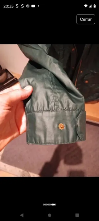 Chaqueta Cortefiel verde con detalles dorados