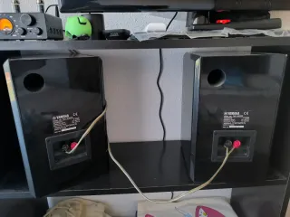 Altavoces Yamaha Negros