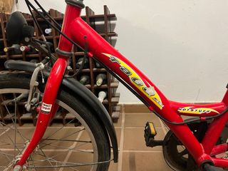 Bicicleta infantil roja