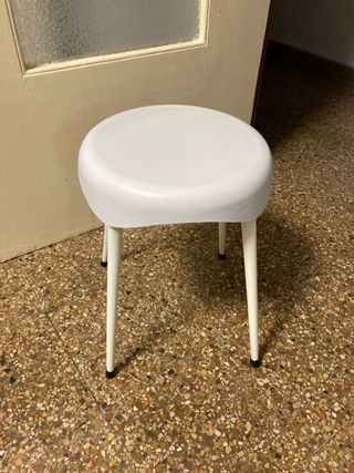 Banqueta blanca multiusos