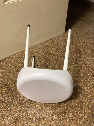 Banqueta blanca multiusos