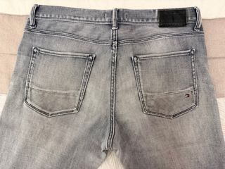 Pantalón vaquero gris Tommy Hilfiger T.33/34 Roto