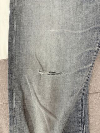 Pantalón vaquero gris Tommy Hilfiger T.33/34 Roto