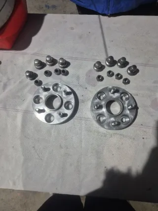 Separadores de Ruedas y Tornillos