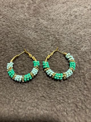 Pendientes Aro Dorados con Cuentas Verdes
