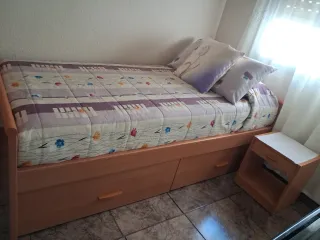 Cama individual 90 con cajones y colchón.