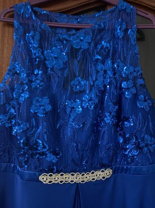 Vestido de fiesta azul con lentejuelas