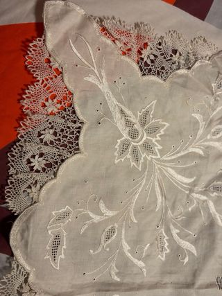 Manteletas falleras bordadas
