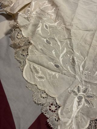 Manteletas falleras bordadas