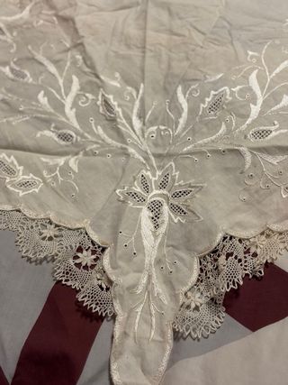 Manteletas falleras bordadas