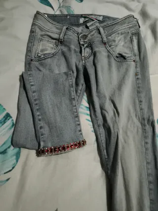 Vaqueros MET S con pedrería roja nuevos