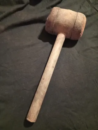 Antico martello per botti vino