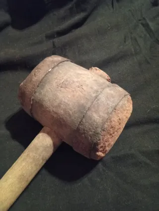 Antico martello per botti vino