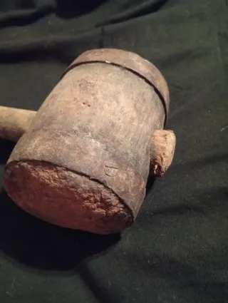 Antico martello per botti vino