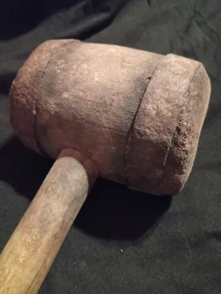 Antico martello per botti vino