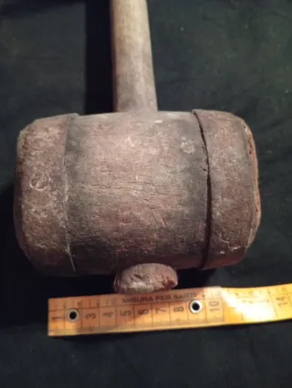 Antico martello per botti vino