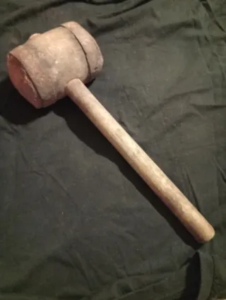 Antico martello per botti vino