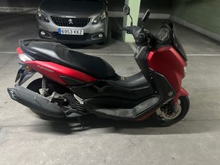 YamahaNMAX 125cc 6.000 km practicamentenueva 2600e