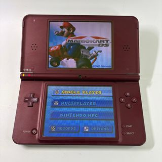 Nintendo DSi XL Rosso con caricabatterie