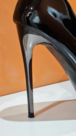 Zapatos de tacón negros charol