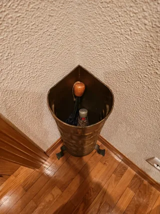 Paragüero antiguo de metal.