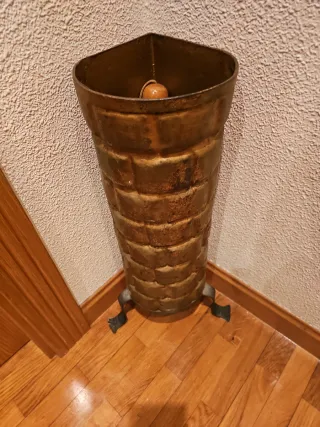 Paragüero antiguo de metal.