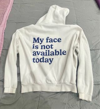 Felpa con cappuccio not available today