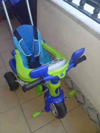 Triciclo Juguettos casi nuevo