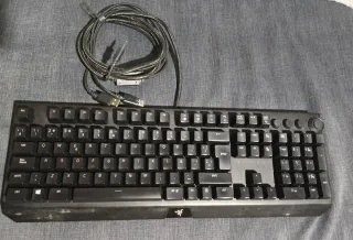 Combo Teclado RazerBlackWidow y Ratón NagaTrinity