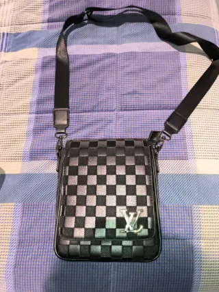 Lote 4 borse: LV, Gucci, Lacoste