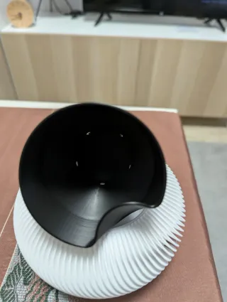 Maceta autorriego blanca y negra