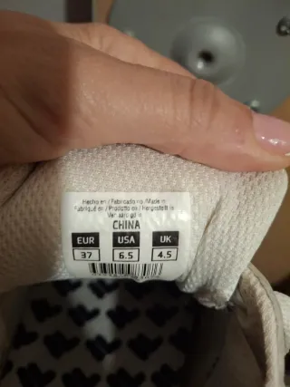 Zapatillas Fila Blancas y Grises