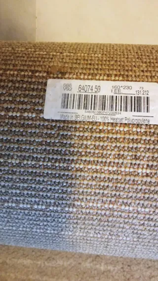 Alfombra beige de tela