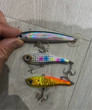 Señuelos de pesca variados