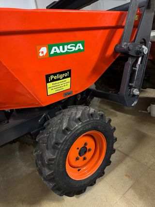 Dumper AUSA 4x4 con pala giratorio