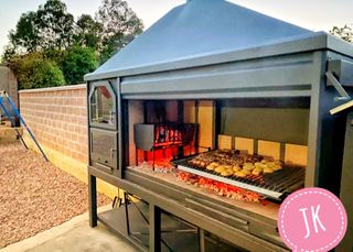 Barbacoa de metal y piedra TW